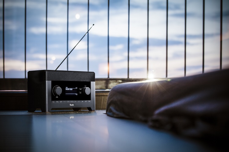 Radio 3sixty eigentijds speakerdesign met uiterlijk van transistorradio
