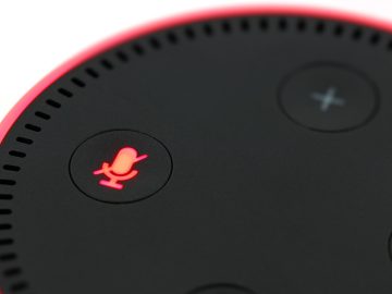 Nahaufnahme des Amazon Echo Dot Lautsprechers