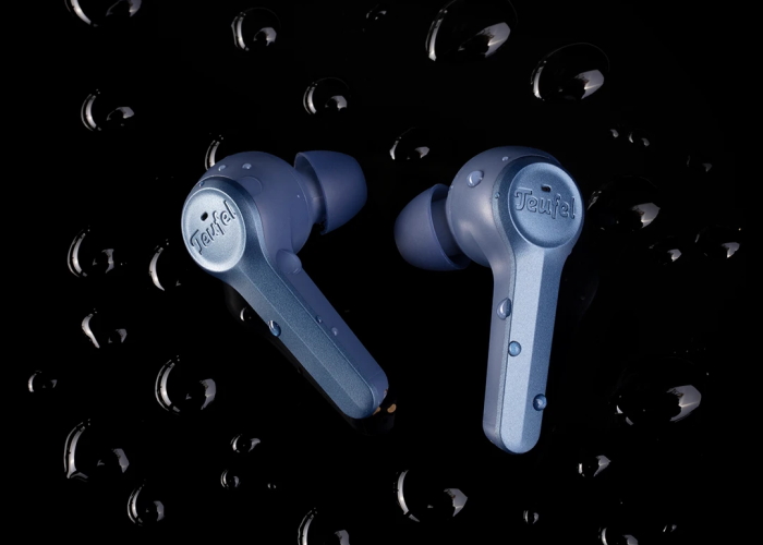 Blaue In-Ear-Kopfhörer AIRY TRUE WIRELESS von Teufel mit Spritzwasser